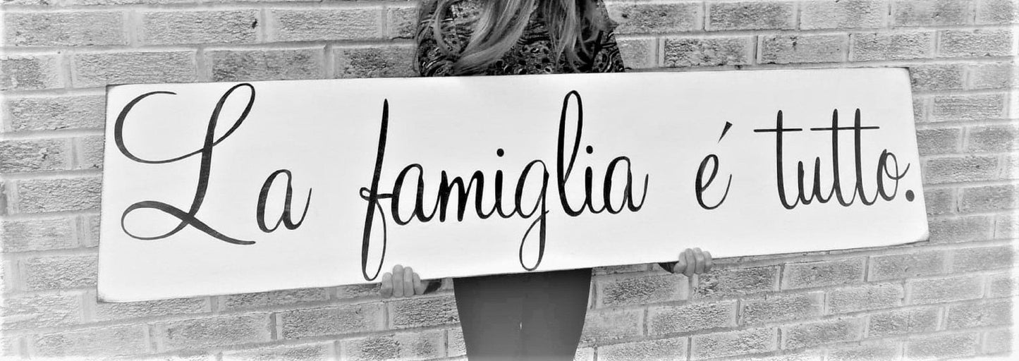 Family sign wall decor, Family sign wood, La famiglia e tutto sign, Family is everything sign in Italian, Italian family sign, Italian gifts