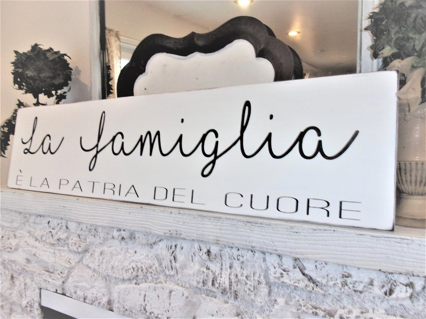 The family is the Heart of the Home, Family Sign, Family sign wall decor, Italian gifts, La famiglia sign, family sign wood, for woman