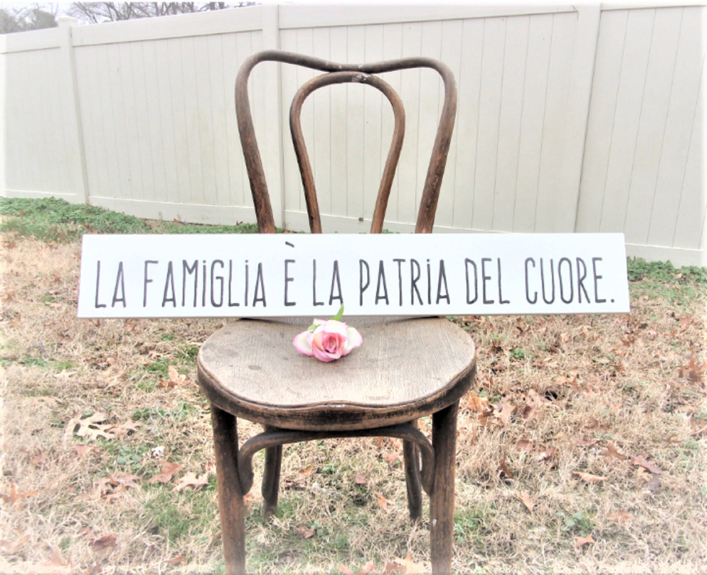 The family is the heart of the home, Italian gifts, Italian wall art, La famiglia sign,Italian family sign, familia sign,signs about family